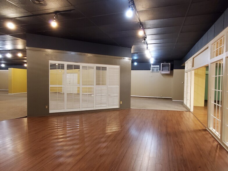 More Photos Of 1301 Colegate Dr, Marietta Freestanding For Lease