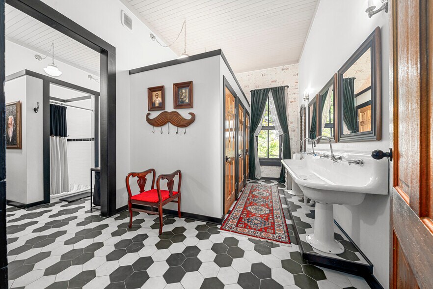 More Photos Of 411 E Front Ave, Chester Hospitality For Sale