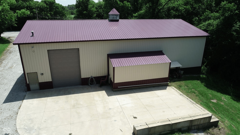 More Photos Of 1220 N Jackson St, Greencastle Flex For Sale