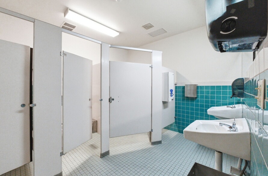 More Photos Of 6537 Foothill Blvd, Oakland Office For Lease