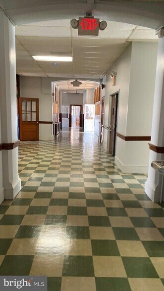More Photos Of 6649 Tulip St, Philadelphia Schools For Lease