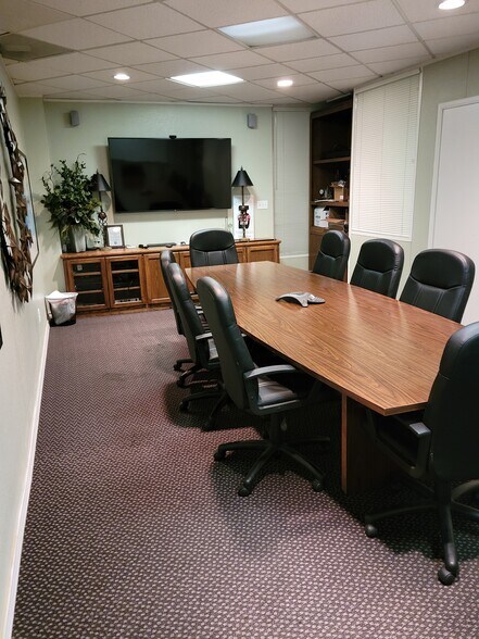 More Photos Of 10737 Gulfdale St, San Antonio Manufacturing For Lease