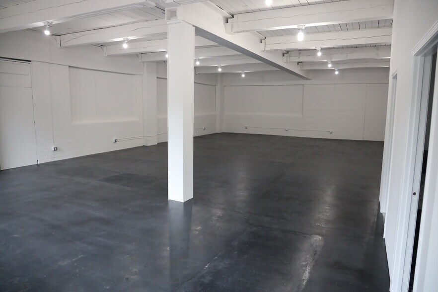 More Photos Of 8855 9th Ave SW, Seattle Convenience Store For Lease