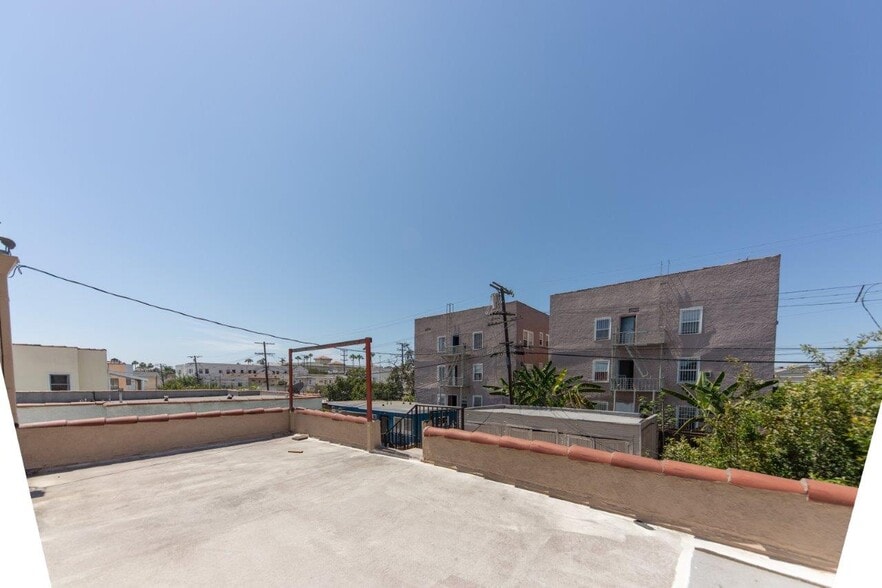 More Photos Of 833 N Ridgewood Pl, Los Angeles Apartments For Sale