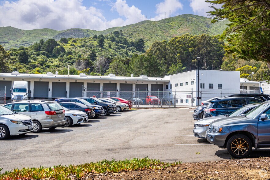 More Photos Of 499 Valley Dr, Brisbane Truck Terminal For Lease