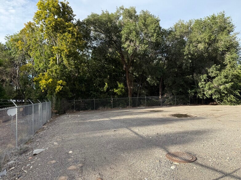 More Photos Of 555 Spring Creek Rd, Montrose General Retail For Sale