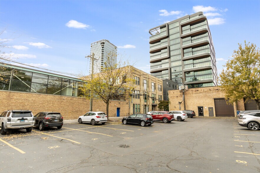 More Photos Of 414 N Carpenter St, Chicago Unknown For Lease
