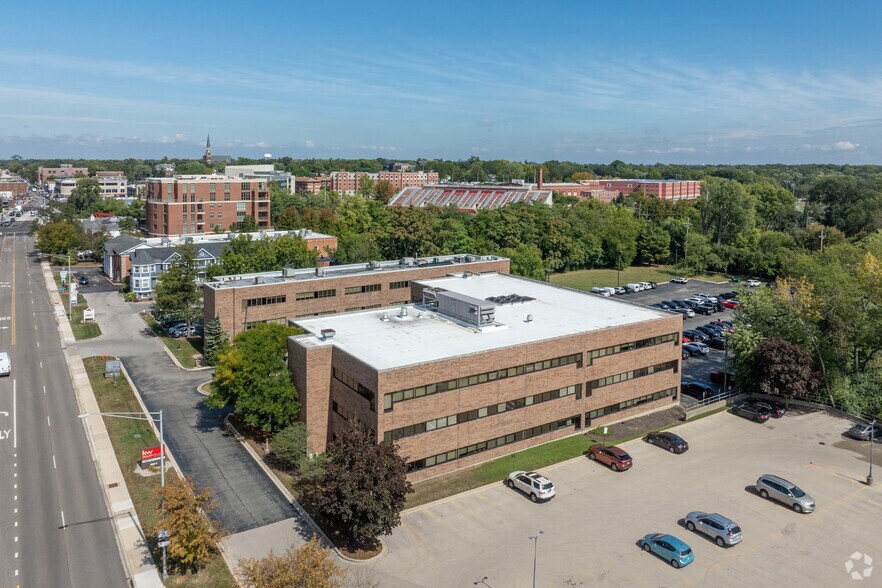 More Photos Of 608 S Washington St, Naperville Office For Lease