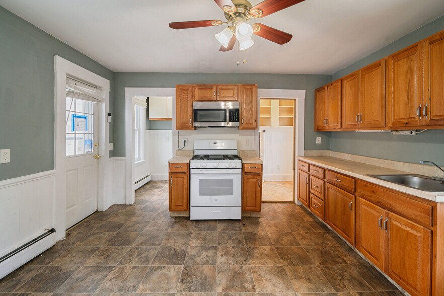 More Photos Of 7 Bridge St, Billerica Office For Sale