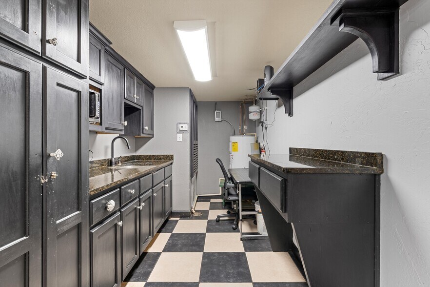 More Photos Of 408 N 25th St, Waco General Retail For Sale