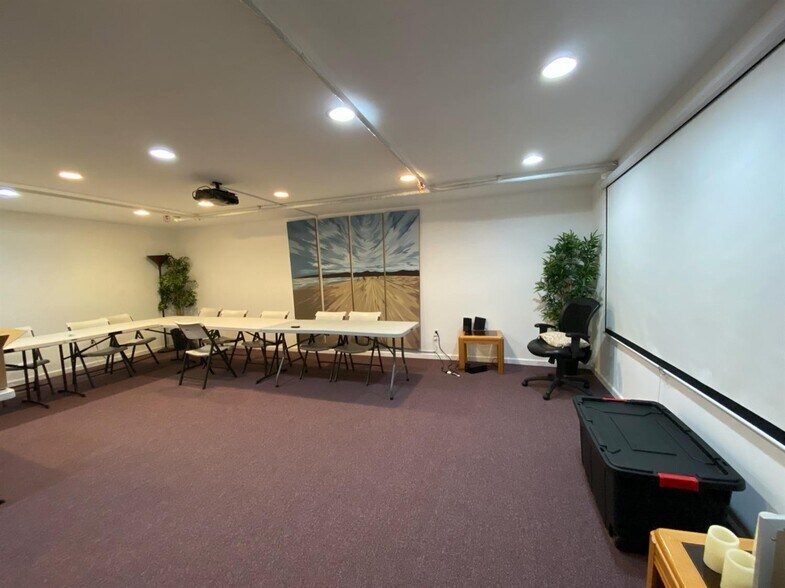 More Photos Of 131-137 Keveling Dr, Saline Medical For Sale