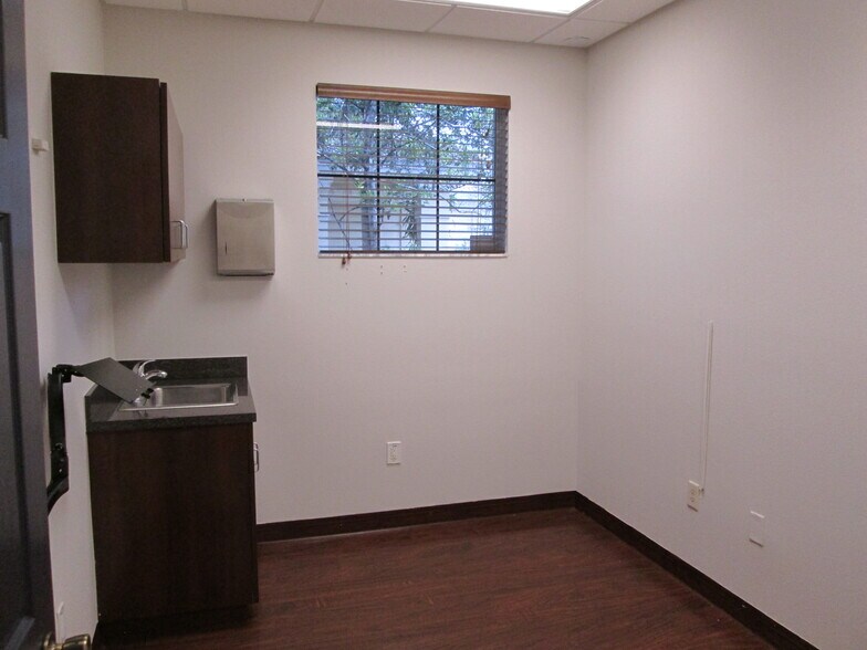 More Photos Of 33049 Professional Dr, Leesburg Office For Lease