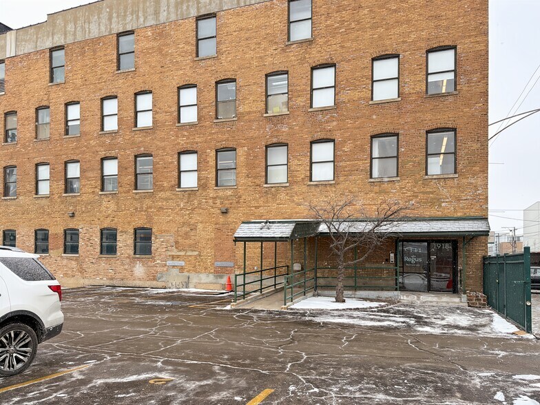 More Photos Of 1918 N Mendell St, Chicago Coworking Space