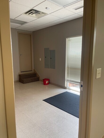 More Photos Of 1710 E Arlington Blvd, Greenville Office Residential For Lease