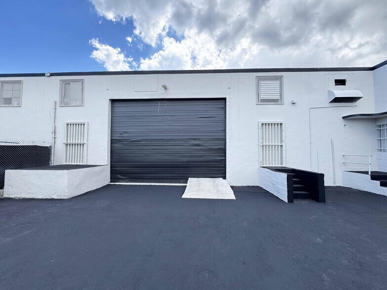 More Photos Of 286-288 NE 67th St, Miami Warehouse For Lease