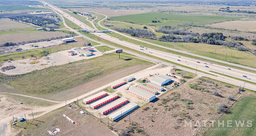 More Photos Of 15741 IH 35 Service rd, Salado Specialty For Lease