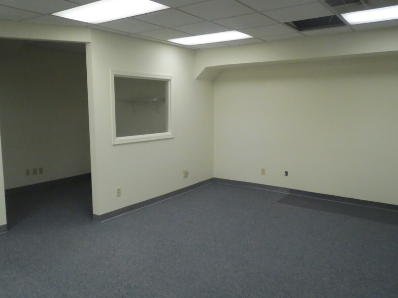 More Photos Of 456 Apple St, Pottstown Warehouse For Lease