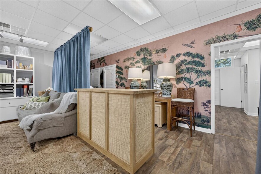 More Photos Of 913 Gulf Breeze Pky, Gulf Breeze Storefront Retail Office For Sale