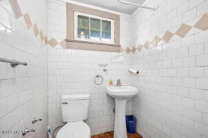 More Photos Of 228 W Howry Ave, Deland Storefront Retail Office For Sale