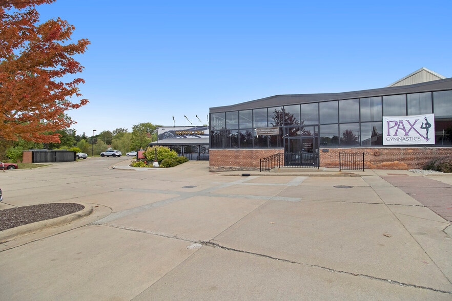 More Photos Of 375 E North St, Chelsea General Retail For Sale