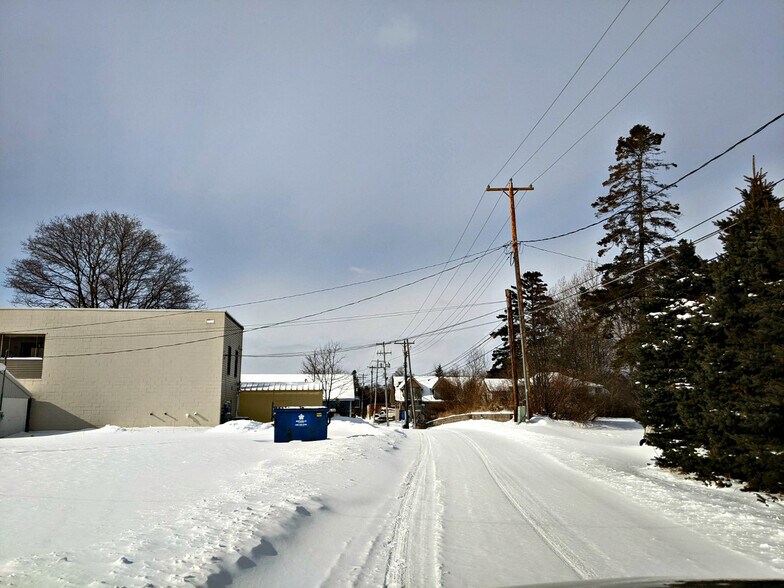 More Photos Of 205 E Central Ave, Mackinaw City Storefront For Lease