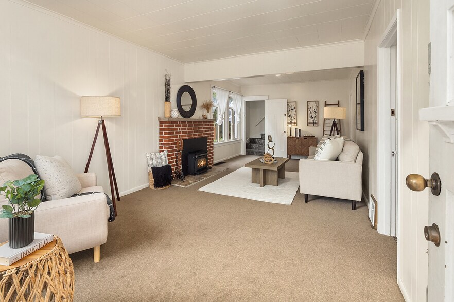 More Photos Of 5011 5th Ave NE, Seattle Apartments For Sale