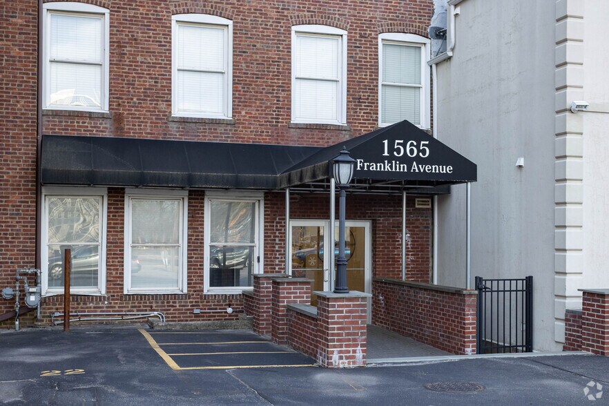 More Photos Of 1565 Franklin Ave, Garden City Office For Lease