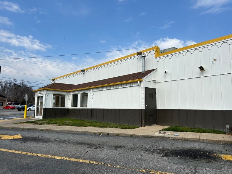 More Photos Of 1121 Memorial Blvd S, Martinsville Fast Food For Sale