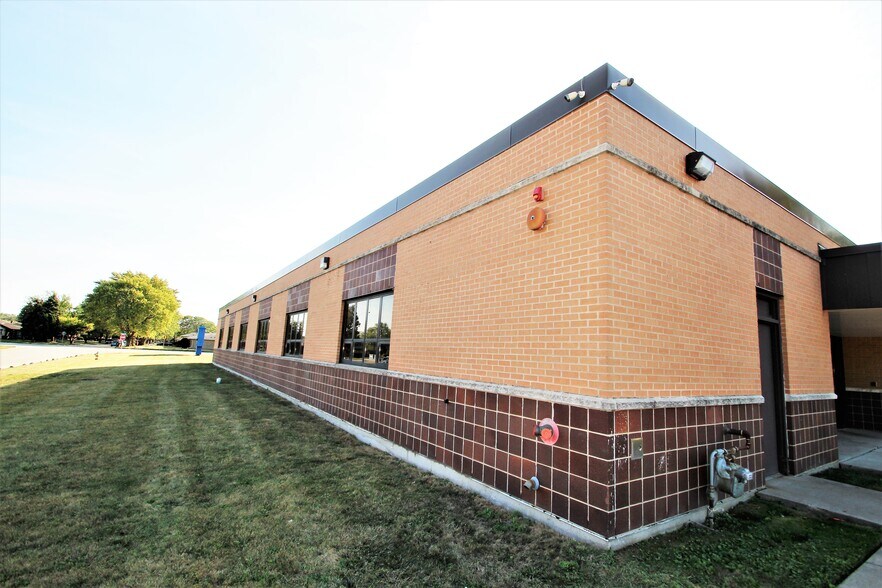More Photos Of 14240 Dante Ave, Dolton Loft Creative Space For Lease