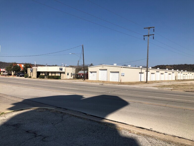 More Photos Of 2515 E Hubbard St, Mineral Wells Office For Sale