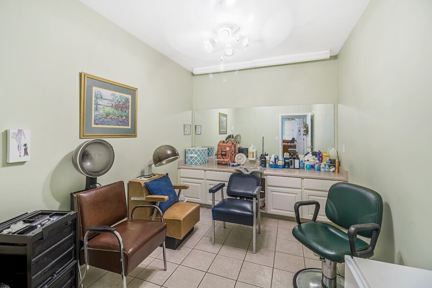 More Photos Of 100 W Lake Professional Park, Geneva Assisted Living For Sale