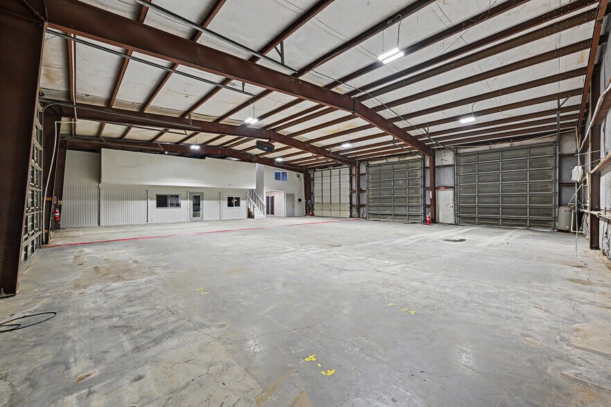 More Photos Of 11421 Interstate 10 E, Baytown Service For Lease