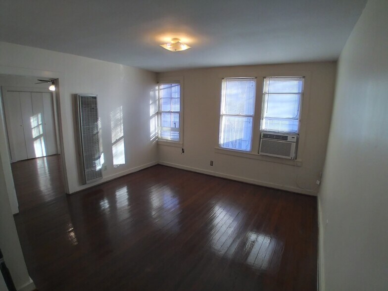 More Photos Of 219 W Magnolia Ave, San Antonio Apartments For Sale