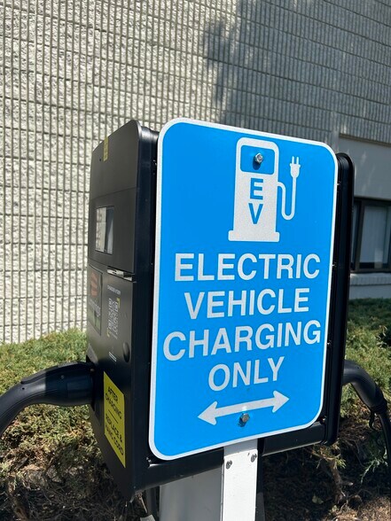 More Photos Of 34 Commerce Way, Woburn Research And Development For Lease