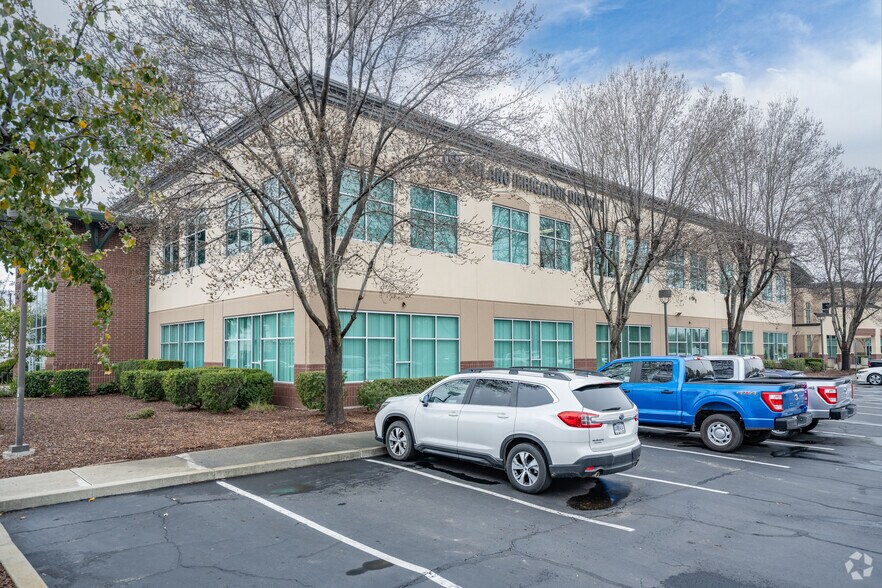 More Photos Of 810 Vaca Valley Pky, Vacaville Office For Lease