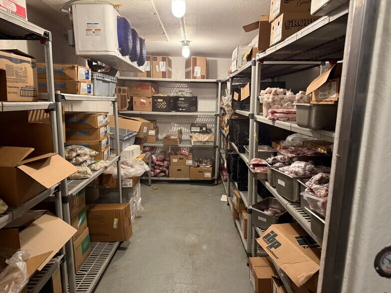 More Photos Of 704 Janette Dr, Vandalia Restaurant For Lease