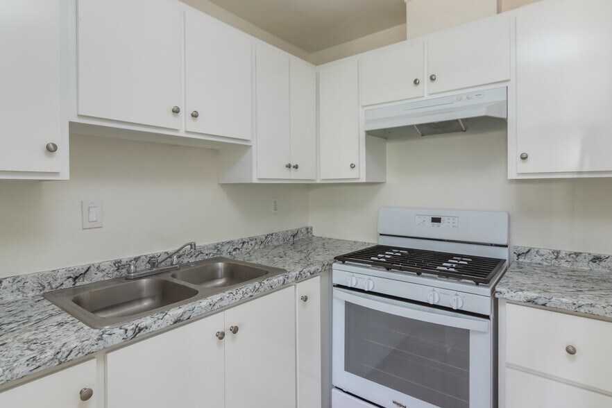 More Photos Of 819 Wright Ave, Pasadena Apartments For Sale