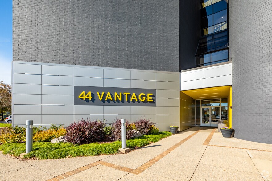 More Photos Of 44 Vantage Way, Nashville Office For Lease