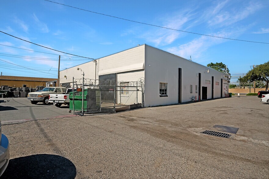 More Photos Of 200 N Cherokee Ln, Lodi Storefront For Sale