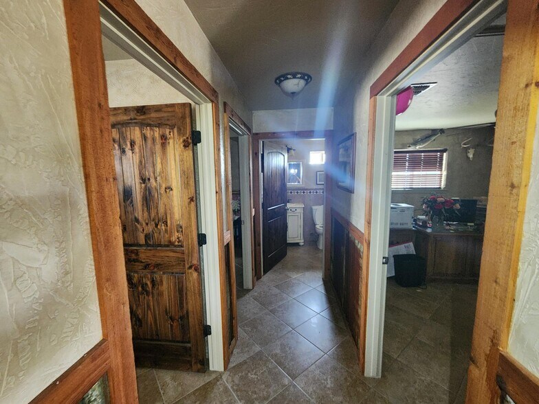 More Photos Of 2620 E Corral Ave, Kingsville Warehouse For Lease