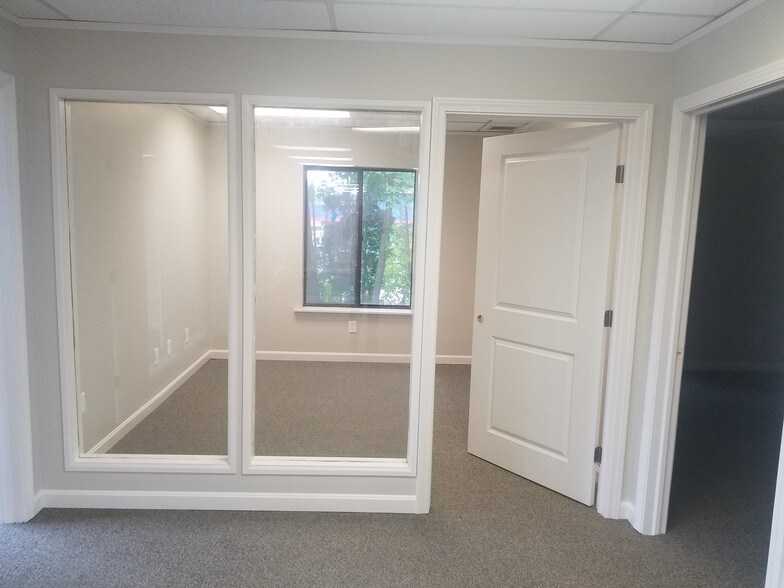 More Photos Of 161-163 Boston Post Rd, Waterford Office For Lease