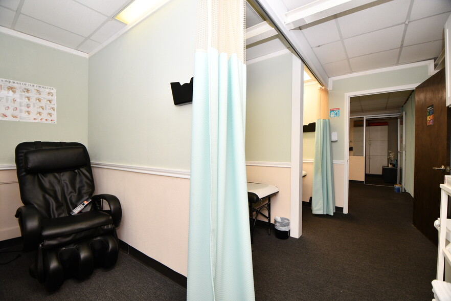 More Photos Of 7118 Harrisburg Blvd, Houston Medical For Sale