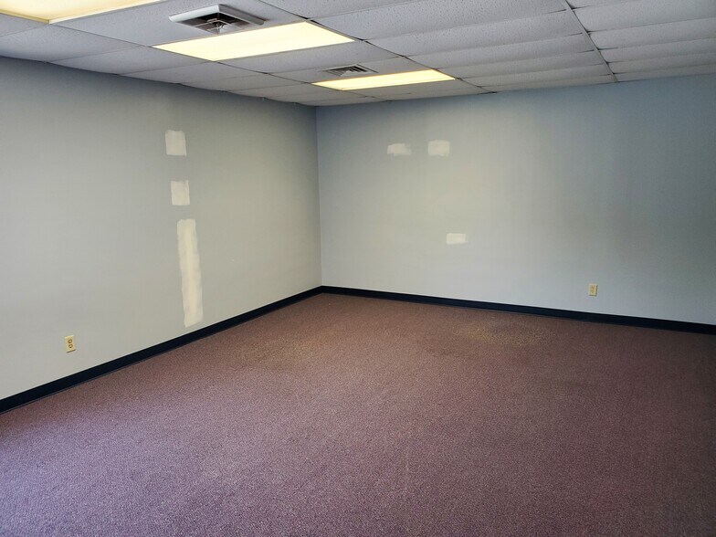 More Photos Of 426 W Ludwig Rd, Fort Wayne Storefront Retail Office For Lease