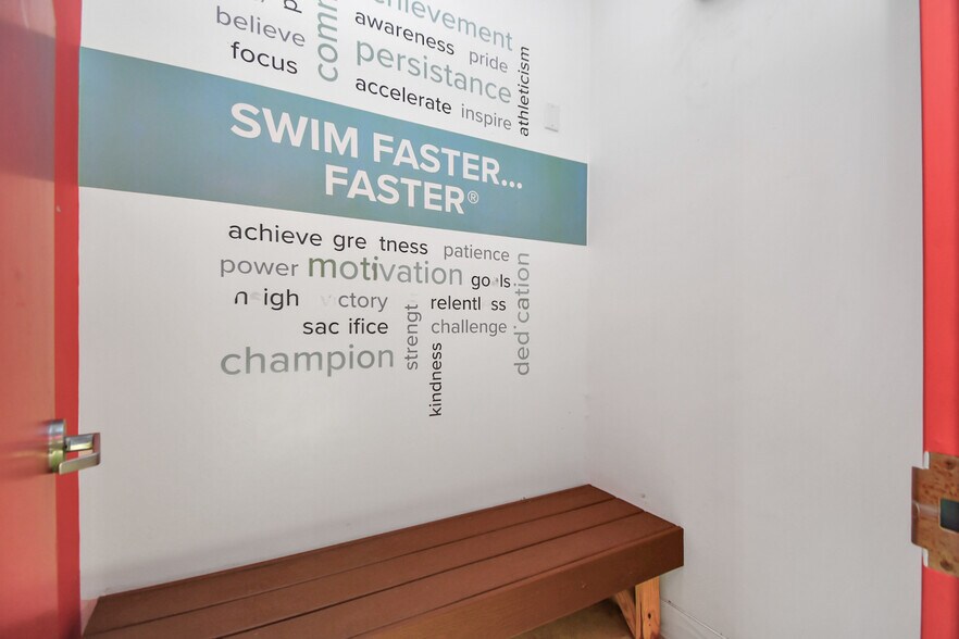 More Photos Of 10423 N Sam Houston Pky E, Humble Sports And Entertainment For Sale