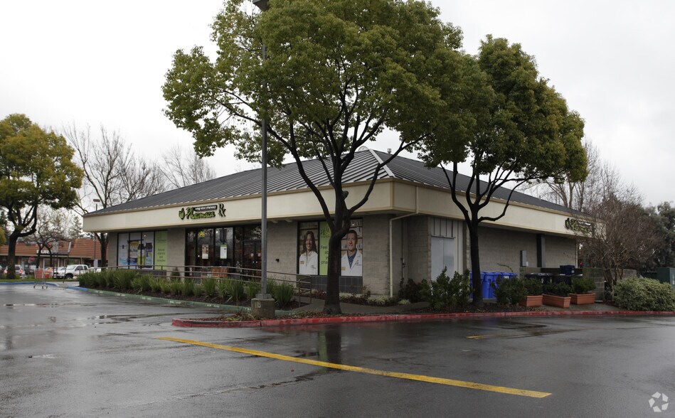 More Photos Of 3600-4020 Bel Aire Plz, Napa Unknown For Lease