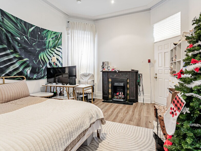 More Photos Of 24 Webster Av, Toronto Apartments For Sale