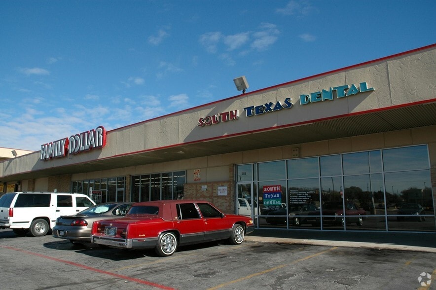 More Photos Of 3200 S Lancaster Rd, Dallas General Retail For Lease
