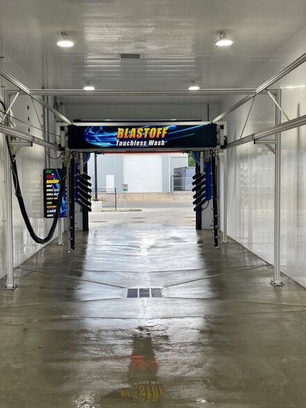 More Photos Of 35 W Franklin St, Evansville Carwash For Sale