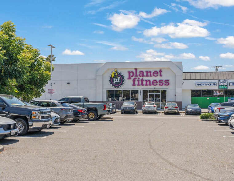 More Photos Of 16930 Parthenia St, Northridge General Retail For Sale