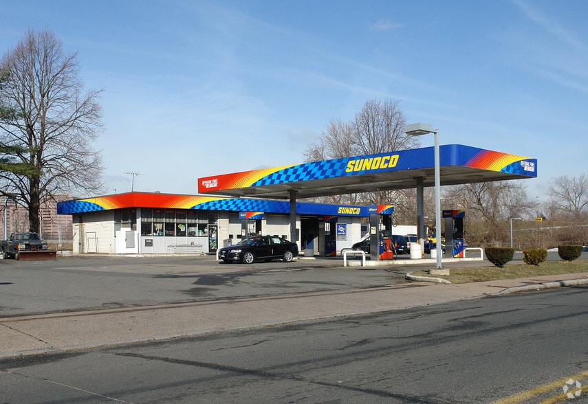 Primary Photo Of 131 Darlin St, East Hartford Service Station For Sale
